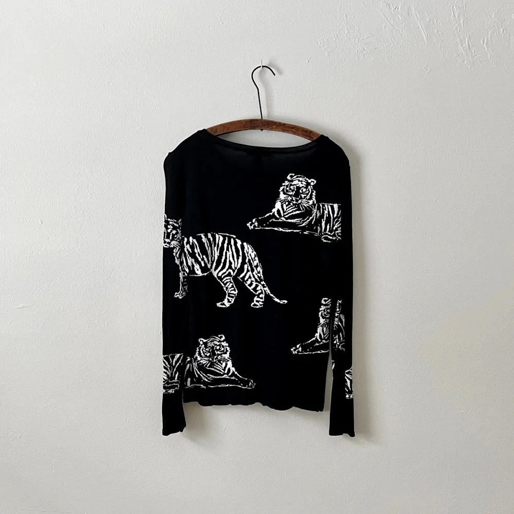 Knit Graphic Tigers Black & White Matching Sleeve Pattern Statement Sweater M - Picture 3 of 9